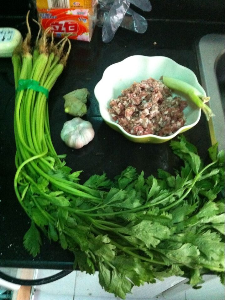 芹菜猪肉水饺步骤1
