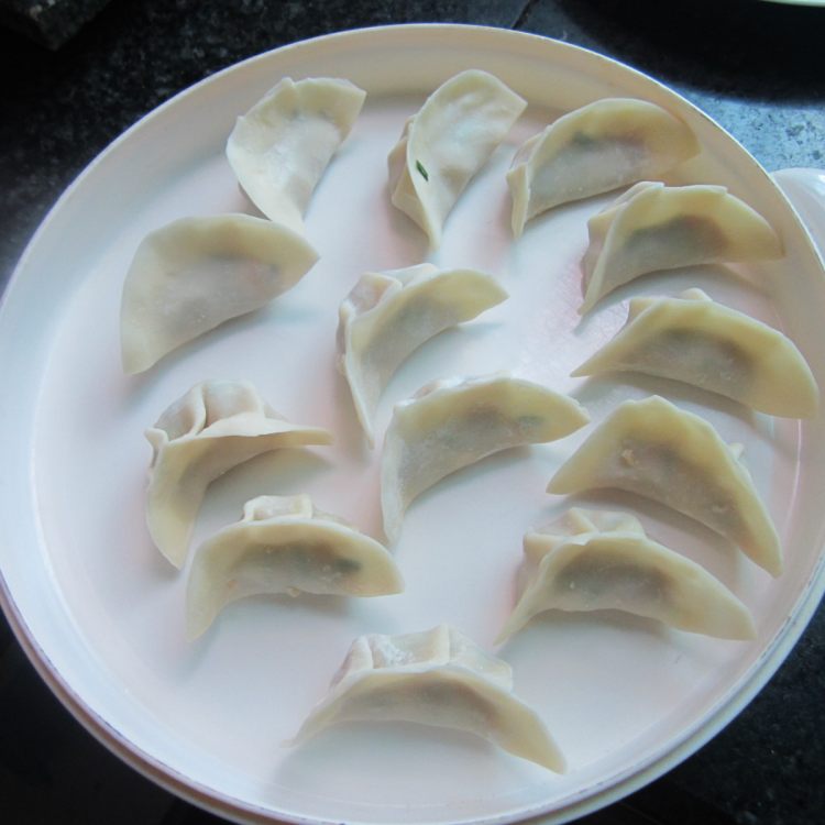 香脆锅贴步骤2