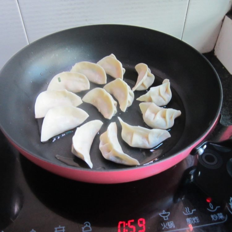 香脆锅贴步骤3