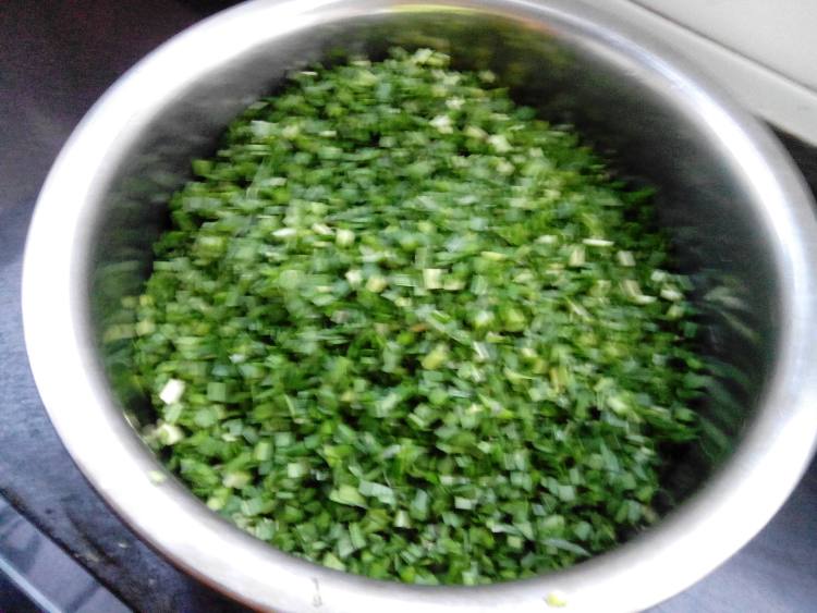 韭菜鸡蛋海米水饺步骤1