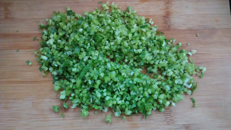 猪肉香芹水饺步骤1