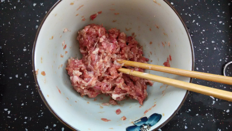 猪肉香芹水饺步骤3