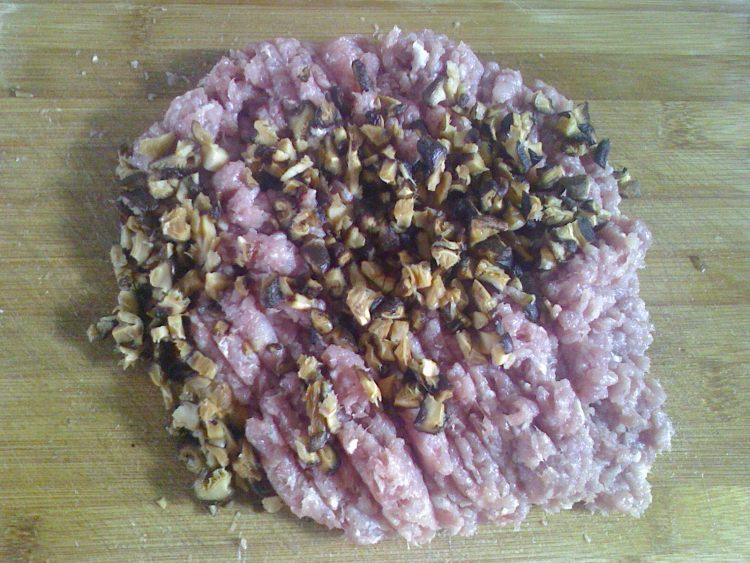香菇猪肉水饺步骤1