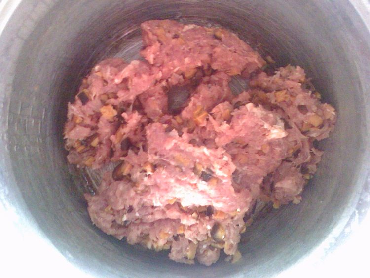 香菇猪肉水饺步骤2