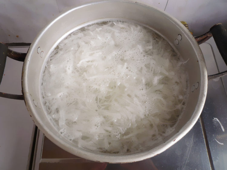 猪肉白萝卜烫面蒸饺步骤8