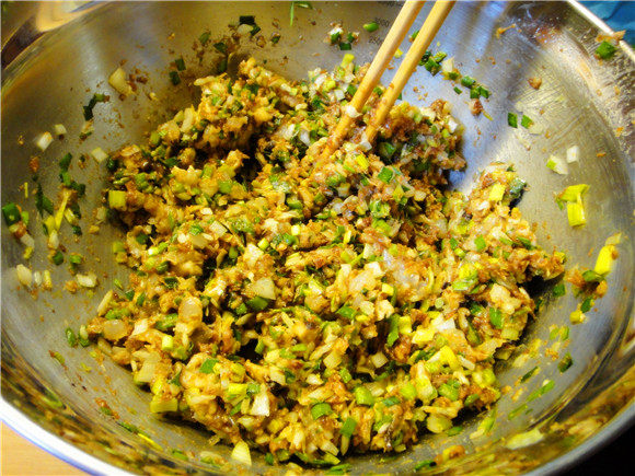 香菇猪肉虾仁饺子步骤1