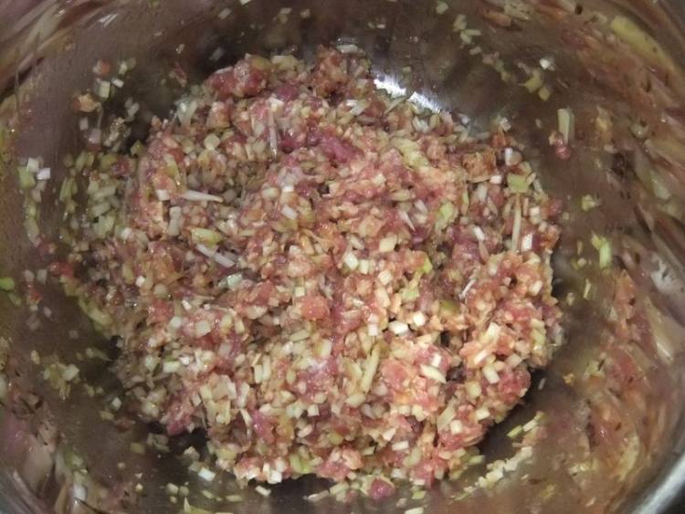 韭黄猪肉饺子步骤3