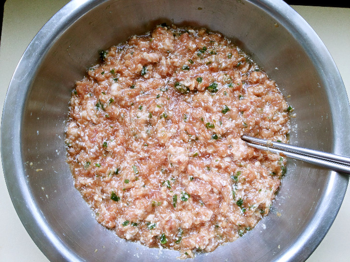 荠菜虾仁水饺步骤5