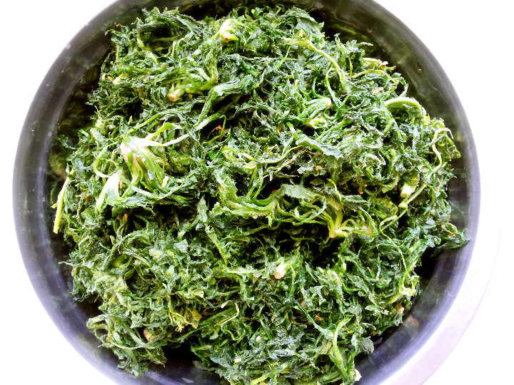 荠菜虾仁水饺步骤6