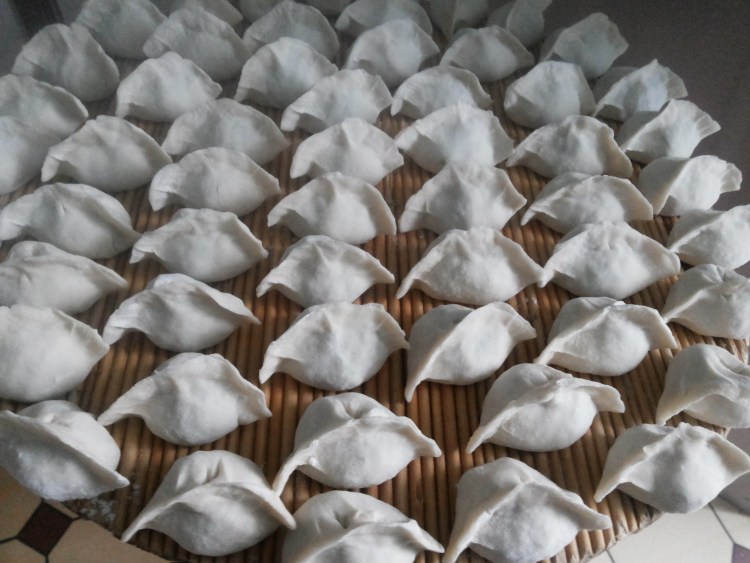 荠菜虾仁水饺步骤11