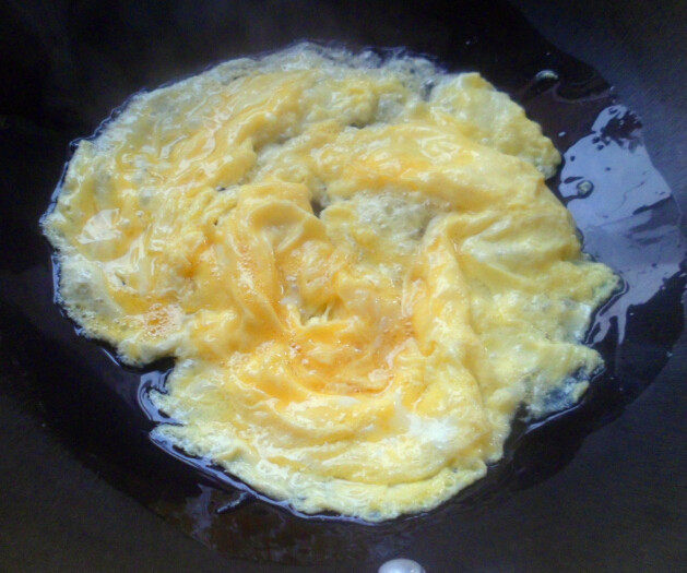 韭菜鸡蛋黑木耳水饺步骤2