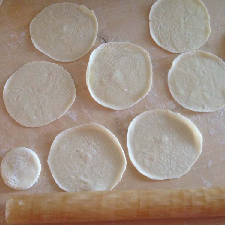 白菜香菇猪肉水饺步骤7