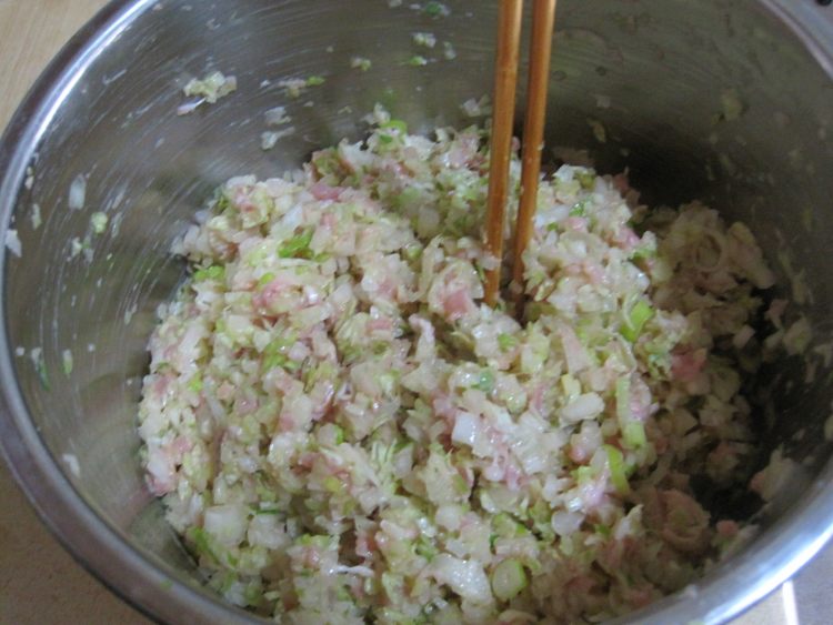 白菜猪肉馅水饺步骤4