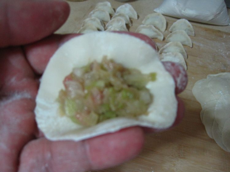 白菜猪肉馅水饺步骤6