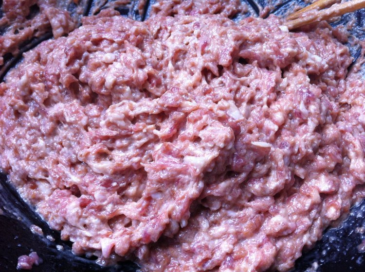 茴香猪肉馅蒸饺步骤2