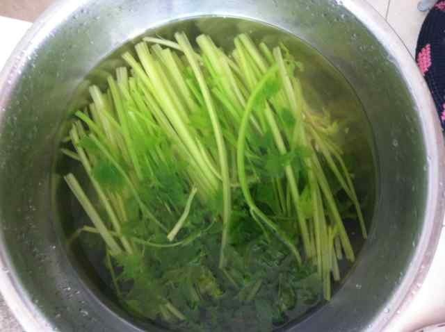 牛肉芹菜蒸饺步骤3