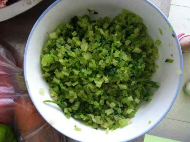 牛肉芹菜蒸饺步骤4