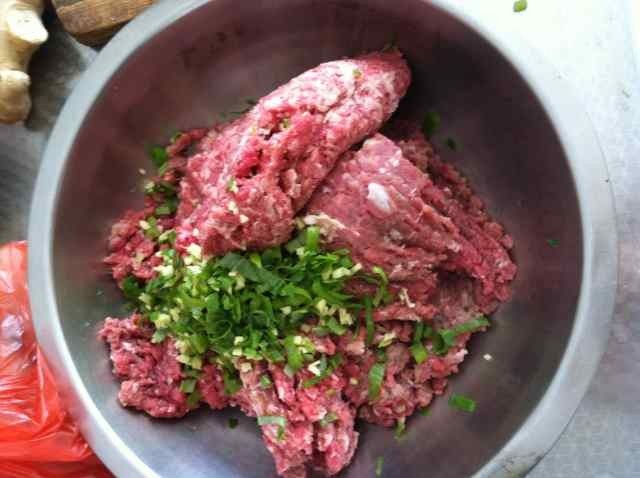 牛肉芹菜蒸饺步骤7