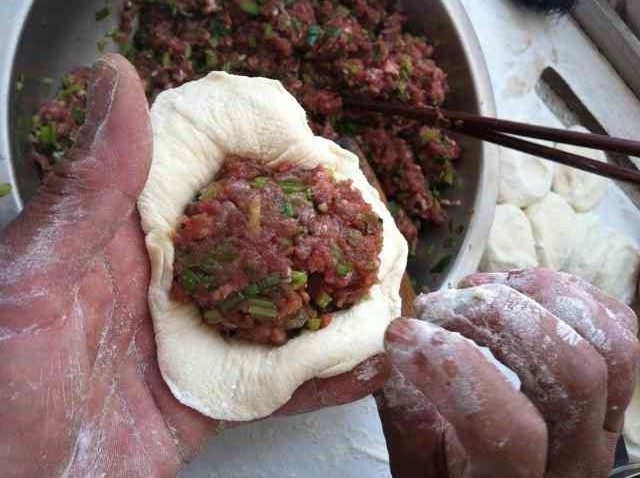 牛肉芹菜蒸饺步骤12