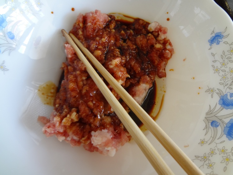 猪肉葱香水饺步骤2