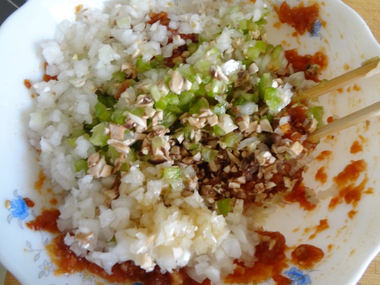猪肉葱香水饺步骤3