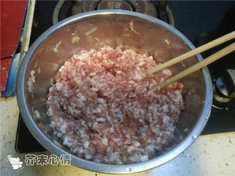 水萝卜猪肉饺子步骤1