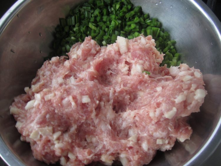 杏鲍菇韭菜鲜肉水饺步骤5