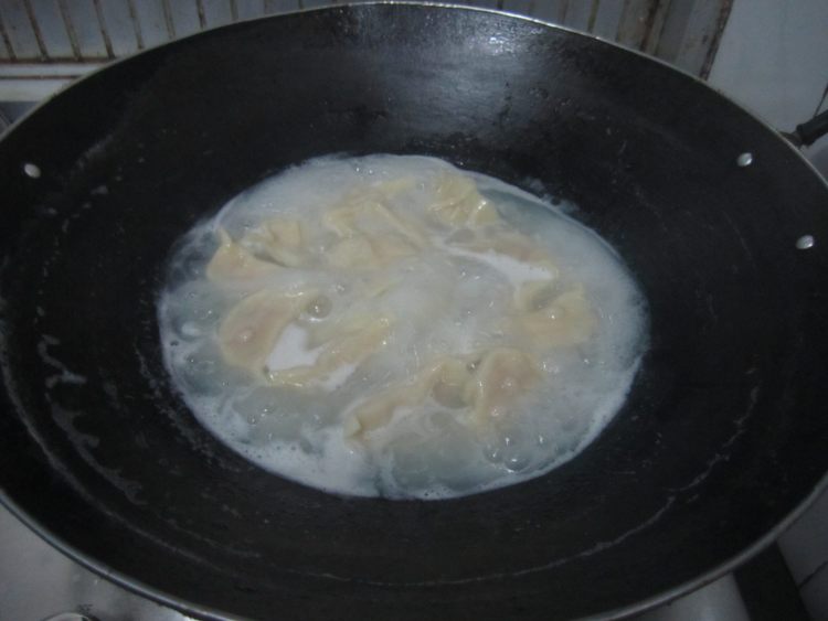 杏鲍菇韭菜鲜肉水饺步骤13