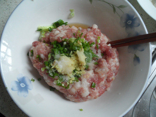 虾仁手工饺子步骤2