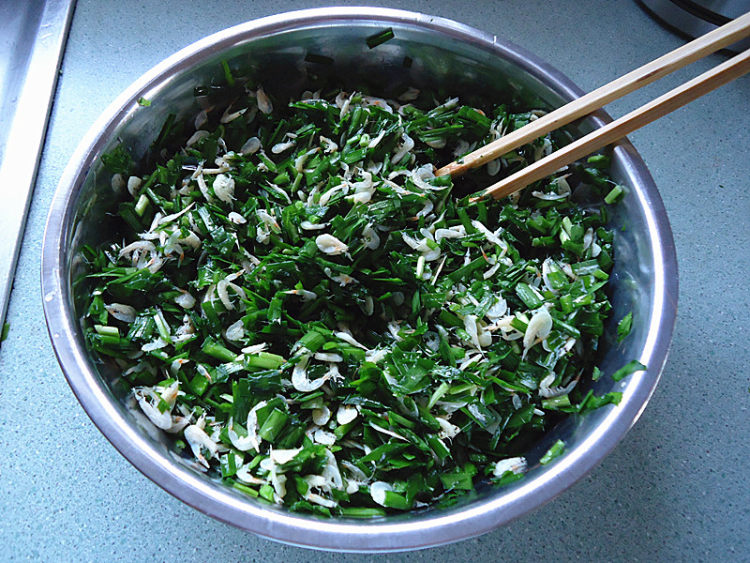 韭菜虾皮煎饺步骤5