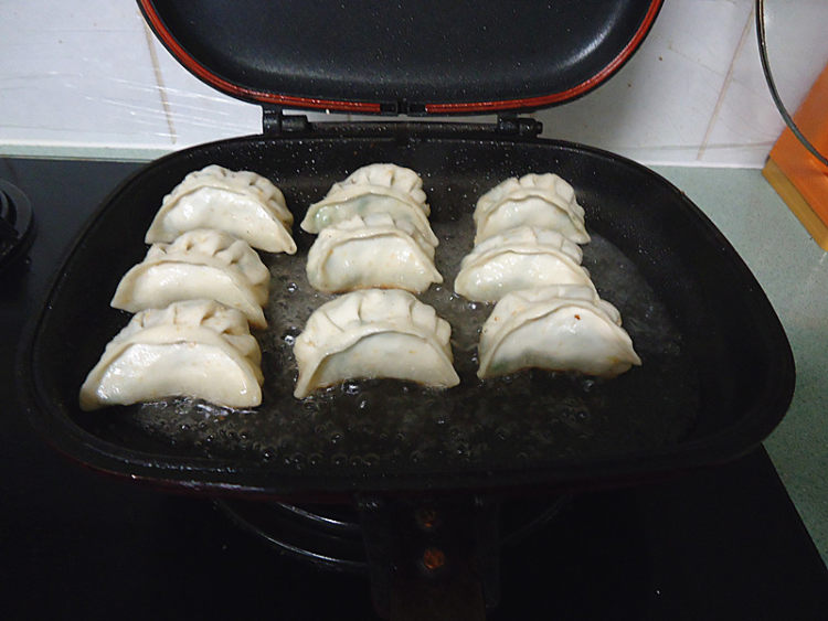 韭菜虾皮煎饺步骤9