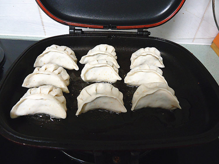 韭菜虾皮煎饺步骤8