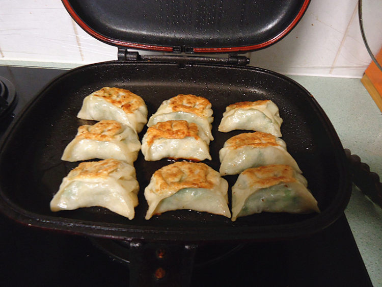 韭菜虾皮煎饺步骤11
