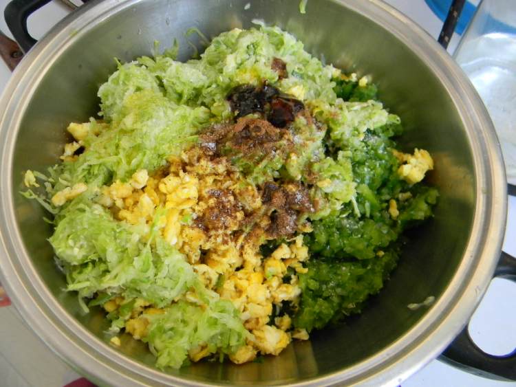 角瓜鸡蛋青椒馅水饺步骤7