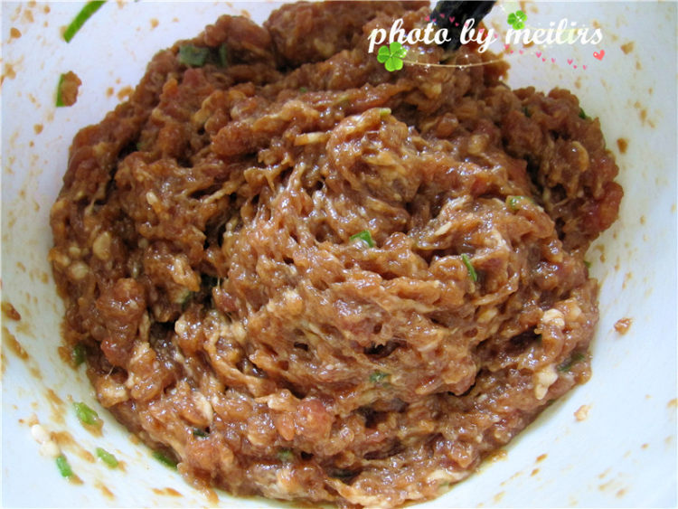 猪肉香莚饺子步骤3