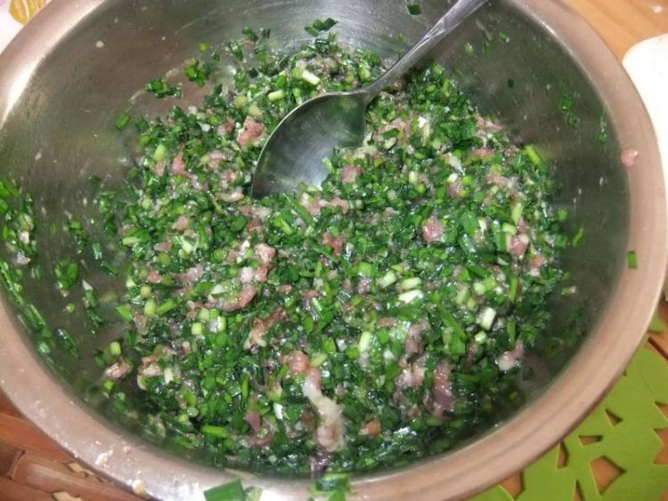 韭菜猪肉煎饺步骤2