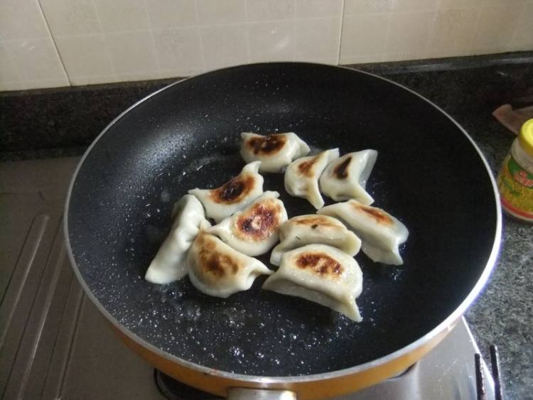 韭菜猪肉煎饺步骤8
