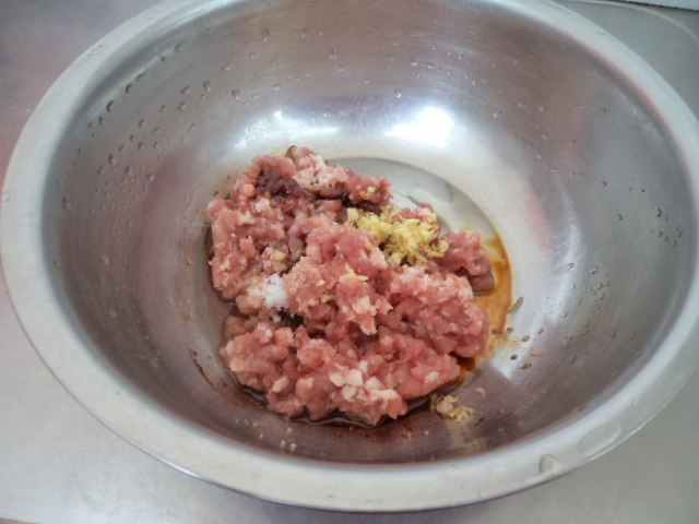 猪肉菠菜馅水饺步骤3