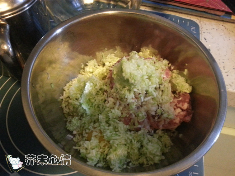 茭瓜猪肉饺步骤3