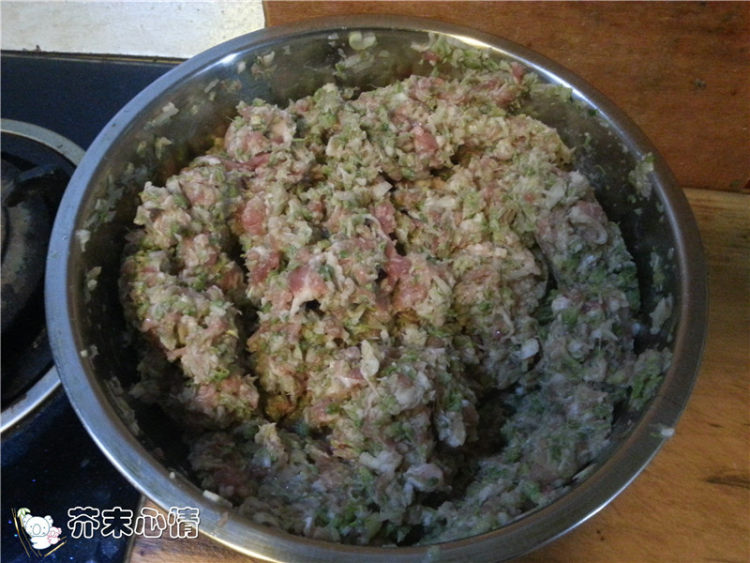 槐花猪肉饺步骤6