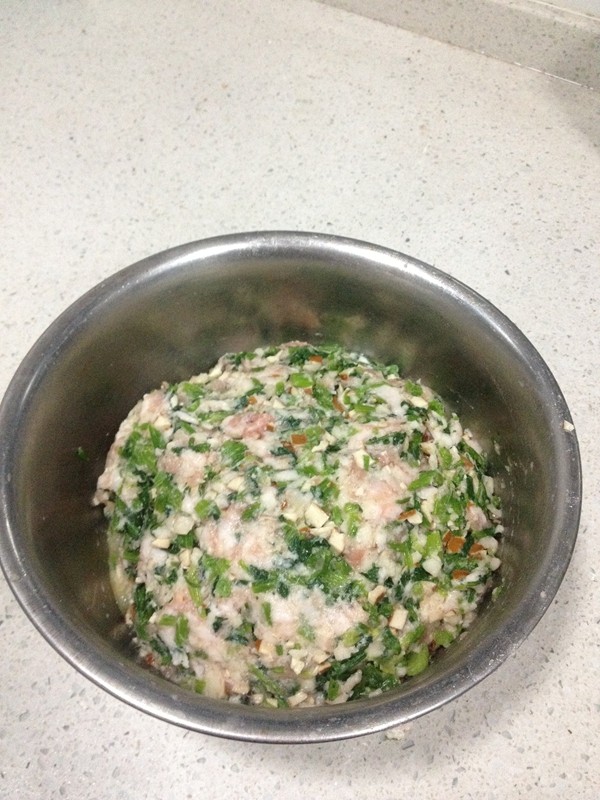 芹菜马蹄煎饺步骤4
