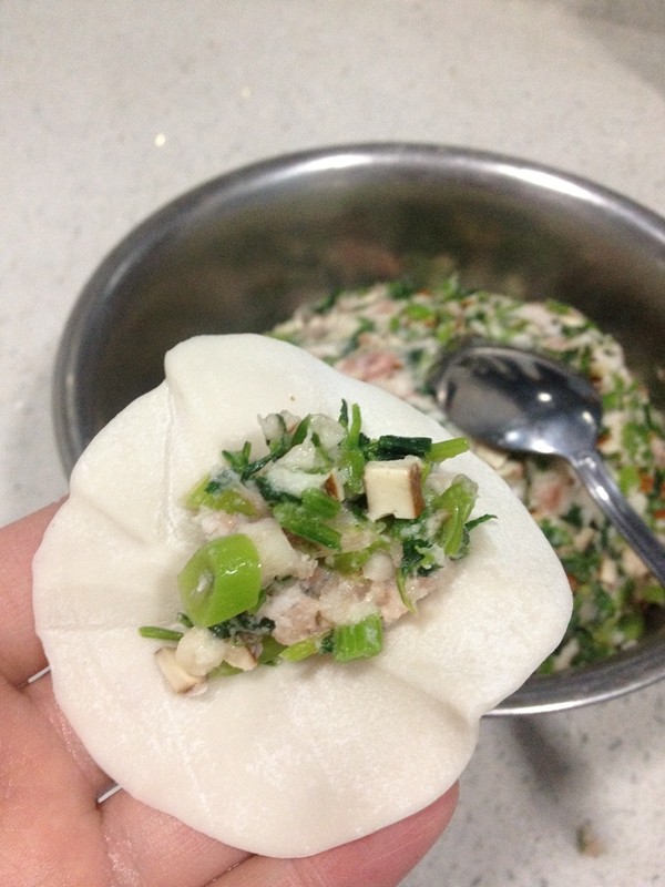 芹菜马蹄煎饺步骤5