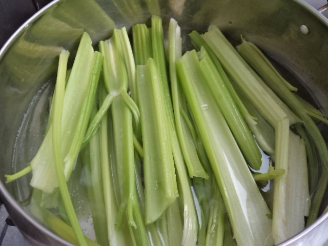 芹菜木耳猪肉馅水饺步骤3