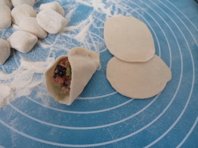芹菜木耳猪肉馅水饺步骤8