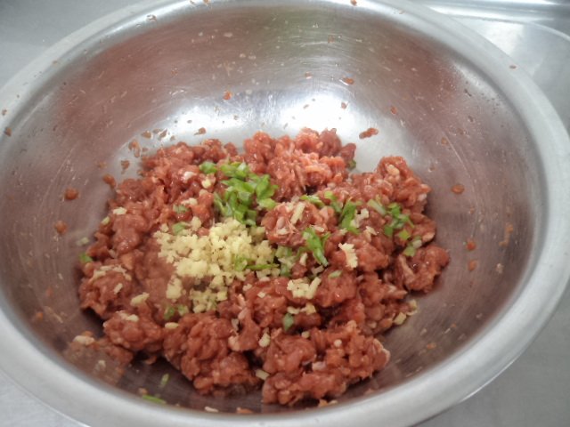 芹菜木耳猪肉馅水饺步骤5