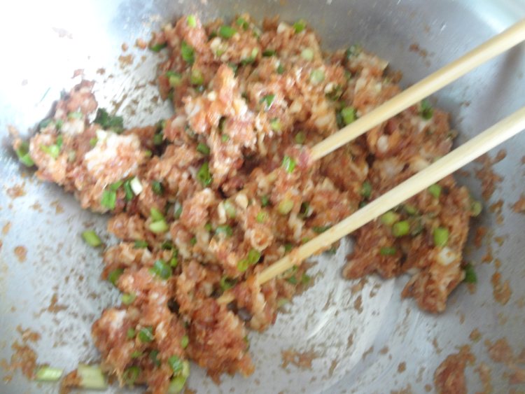 猪肉茴香蒸饺步骤2