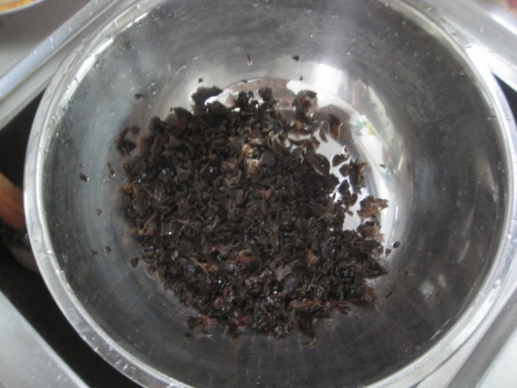 蒜苔木耳馅饺子步骤3