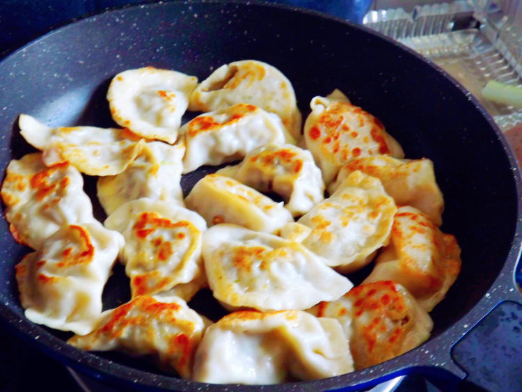 平底锅煎饺子步骤3