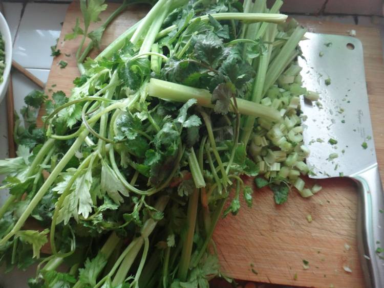 芹菜粉丝饺步骤1