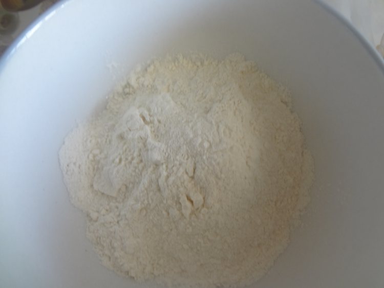 猪瘦肉小白菜饺子步骤1